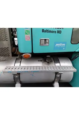 FREIGHTLINER COLUMBIA 120 TANK STEP