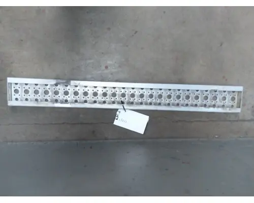 FREIGHTLINER COLUMBIA 120 TANK STEP