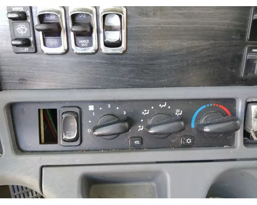 FREIGHTLINER COLUMBIA 120 TEMPERATURE CONTROL