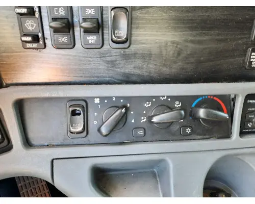 FREIGHTLINER COLUMBIA 120 TEMPERATURE CONTROL