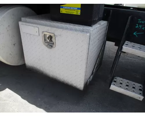 FREIGHTLINER COLUMBIA 120 TOOL BOX