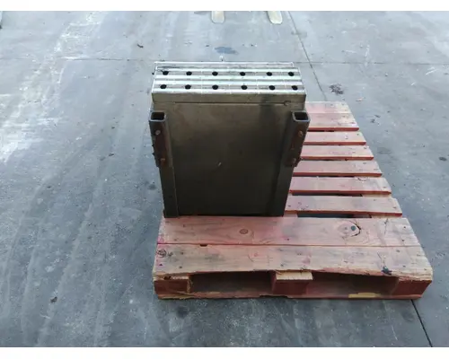 FREIGHTLINER COLUMBIA 120 TOOL BOX