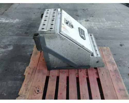 FREIGHTLINER COLUMBIA 120 TOOL BOX