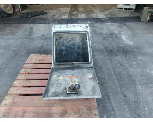 FREIGHTLINER COLUMBIA 120 TOOL BOX