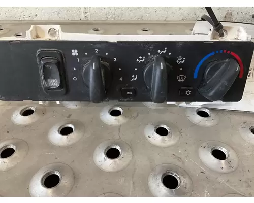 FREIGHTLINER COLUMBIA 120 Temperature Control