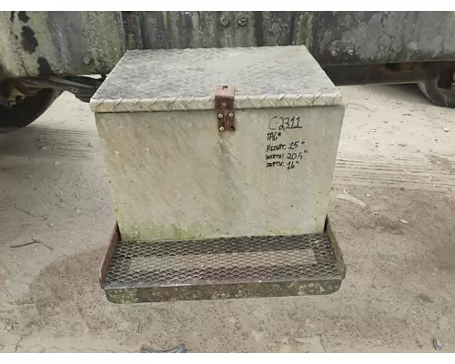 FREIGHTLINER COLUMBIA 120 Tool Box