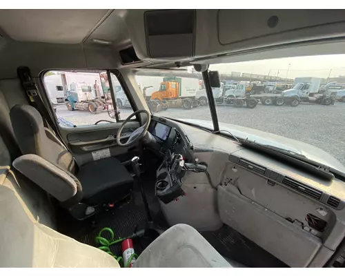 FREIGHTLINER COLUMBIA 120 Vehicle For Sale