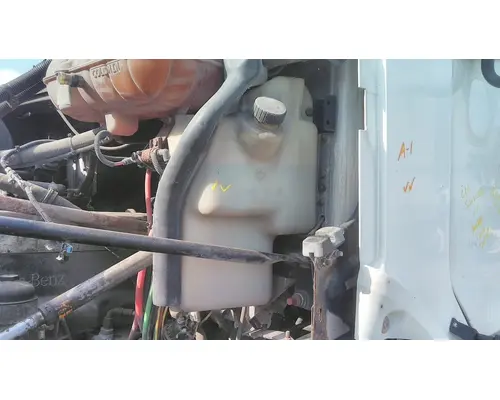 FREIGHTLINER COLUMBIA 120 WINDSHIELD WASHER RESERVOIR