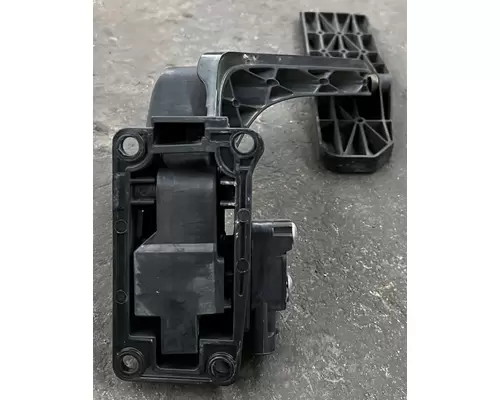 FREIGHTLINER COLUMBIA Accelerator Parts