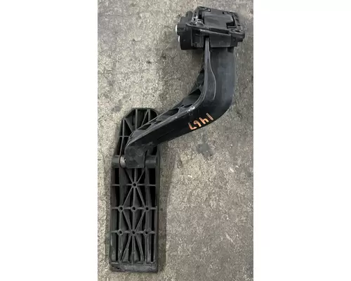 FREIGHTLINER COLUMBIA Accelerator Parts