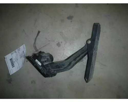 FREIGHTLINER COLUMBIA Accelerator Parts