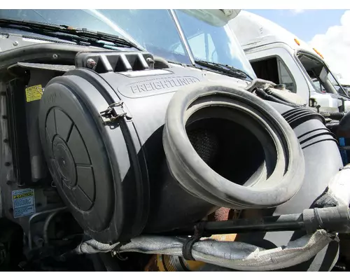 FREIGHTLINER COLUMBIA Air Cleaner