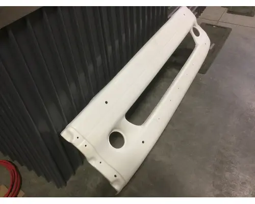 FREIGHTLINER COLUMBIA BUMPER CENTER