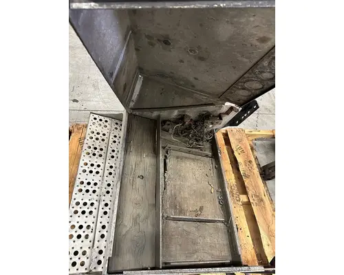 FREIGHTLINER COLUMBIA Battery Box