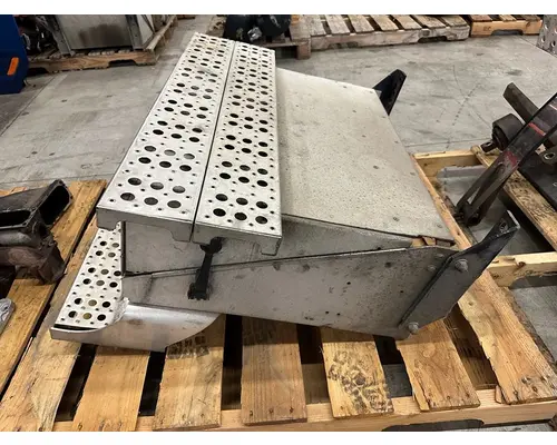 FREIGHTLINER COLUMBIA Battery Box