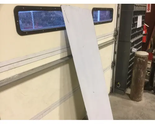 FREIGHTLINER COLUMBIA CAB EXTENDER