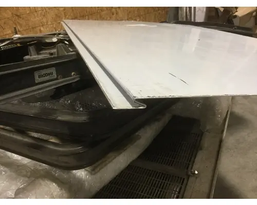 FREIGHTLINER COLUMBIA CAB EXTENDER