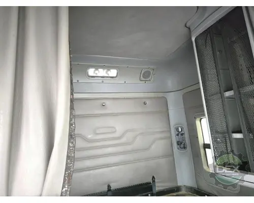FREIGHTLINER COLUMBIA Cab