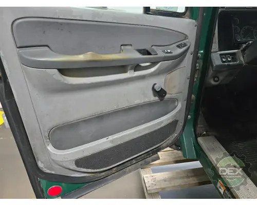 FREIGHTLINER COLUMBIA Cab