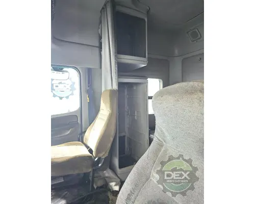 FREIGHTLINER COLUMBIA Cab