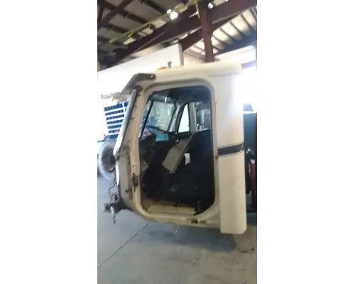 FREIGHTLINER COLUMBIA Cab