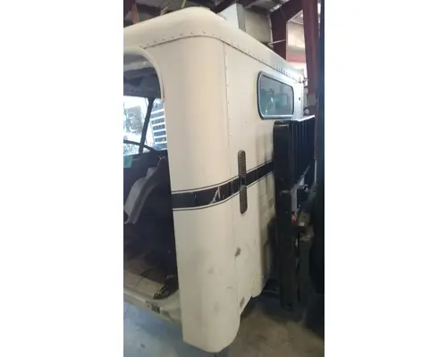 FREIGHTLINER COLUMBIA Cab