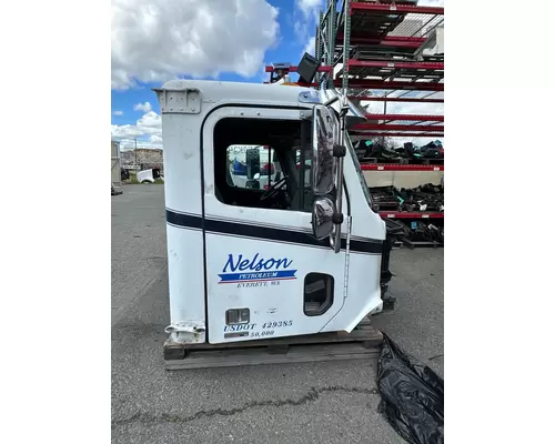 FREIGHTLINER COLUMBIA Cab