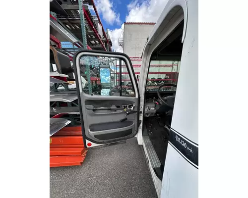 FREIGHTLINER COLUMBIA Cab