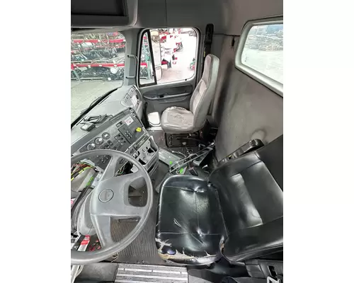 FREIGHTLINER COLUMBIA Cab