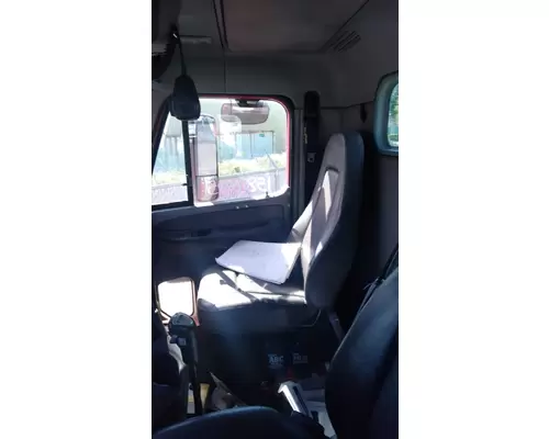 FREIGHTLINER COLUMBIA Cab