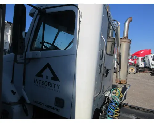 FREIGHTLINER COLUMBIA Cab