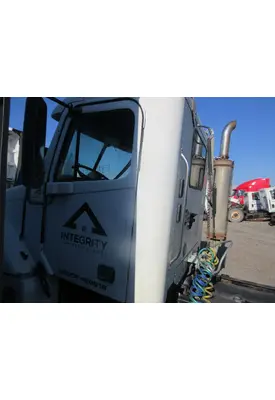 FREIGHTLINER COLUMBIA Cab