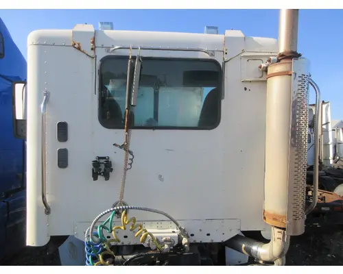 FREIGHTLINER COLUMBIA Cab