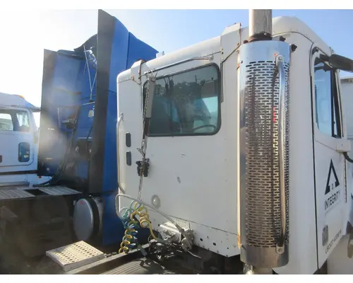 FREIGHTLINER COLUMBIA Cab