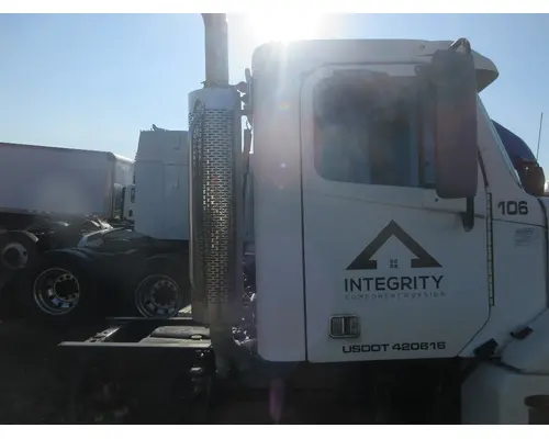 FREIGHTLINER COLUMBIA Cab