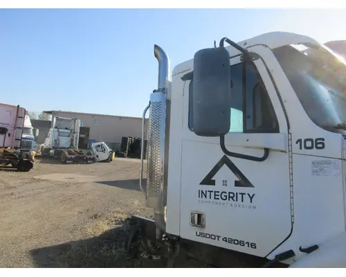 FREIGHTLINER COLUMBIA Cab