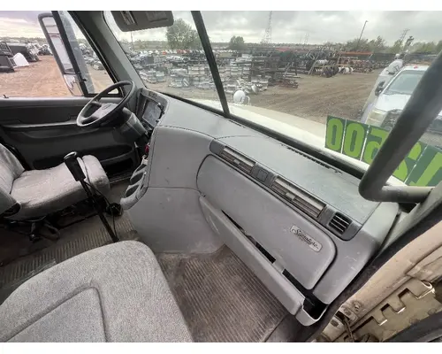 FREIGHTLINER COLUMBIA Cab