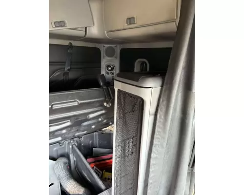 FREIGHTLINER COLUMBIA Cab