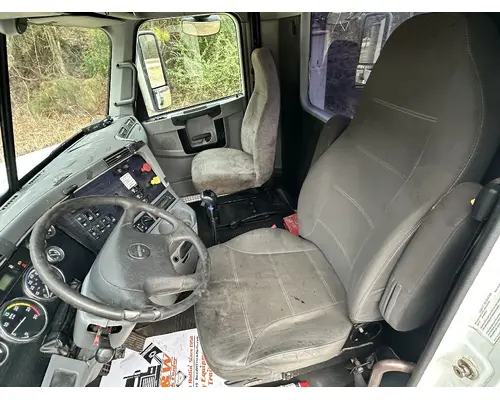 FREIGHTLINER COLUMBIA Complete Vehicle