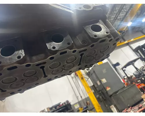 FREIGHTLINER COLUMBIA Cylinder Head