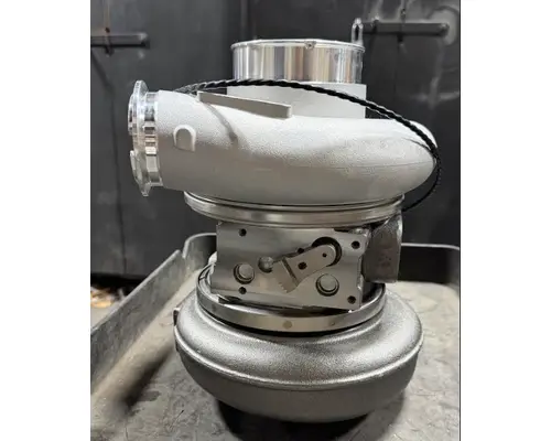 FREIGHTLINER COLUMBIA Cylinder Head