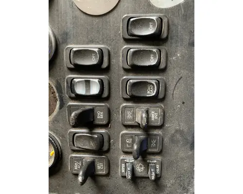 FREIGHTLINER COLUMBIA Dash Panel