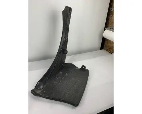FREIGHTLINER COLUMBIA FENDER-INNER