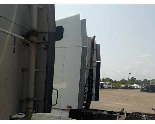 FREIGHTLINER COLUMBIA Fairing, Side (Cab)