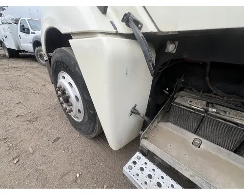 FREIGHTLINER COLUMBIA Fender Extension