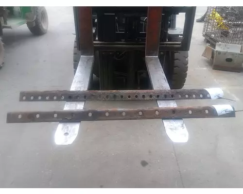 FREIGHTLINER COLUMBIA Fifth Wheel Rails