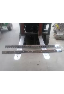 FREIGHTLINER COLUMBIA Fifth Wheel Rails