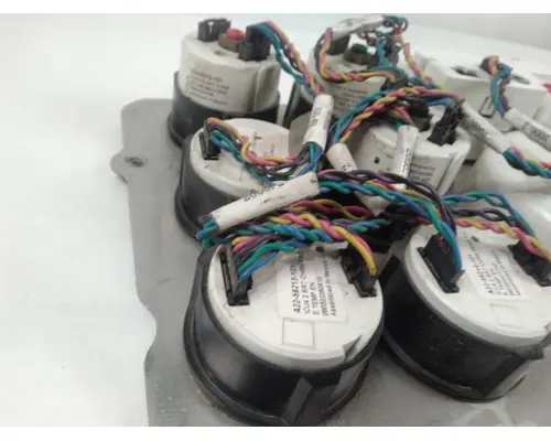 FREIGHTLINER COLUMBIA INSTRUMENT CLUSTER