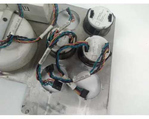 FREIGHTLINER COLUMBIA INSTRUMENT CLUSTER