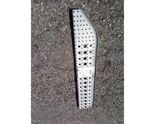 FREIGHTLINER COLUMBIA Step